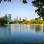 Slotici_na_cestach_Bangkok_Lumphini park_5