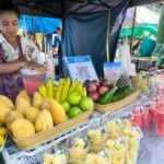 Slotici_na_cestach_Bangkok_u Sani místní trh