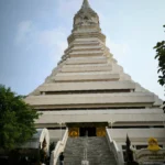Slotici_na_cestach_Bangkok_Phra Maha Chedi Maha Ratchamongkhon