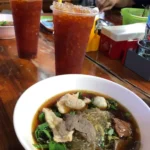 Slotici_na_cestach_Thajsko_Phetchaburi jídlo